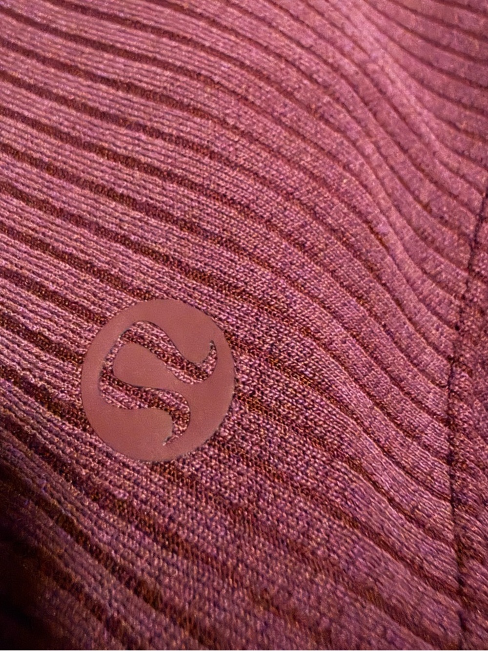 LuluLemon Ribbed Softstreme Flared Pant
Regular in Garnet Size 4 - Picture 6 of 7